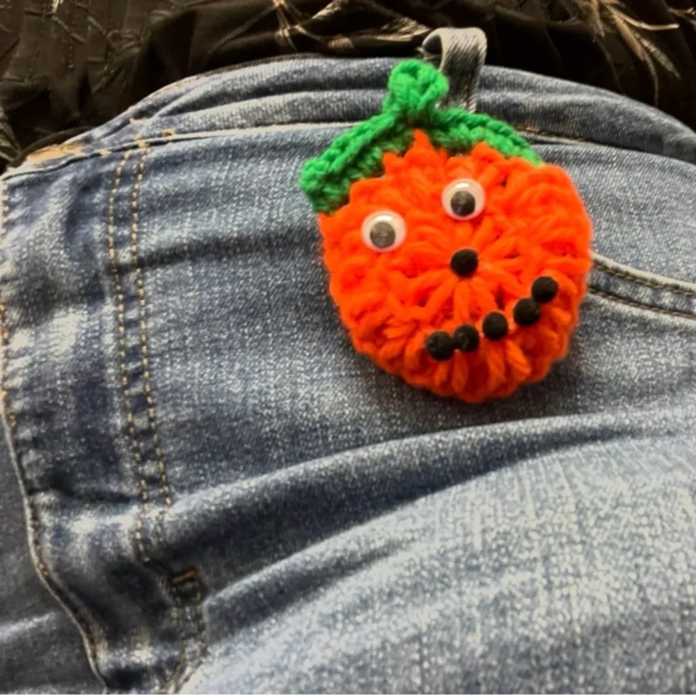 New Halloween Pumpkin Jack-O-Lantern Pin Claw Clasp Bookbag Keychain Charm 10 PC